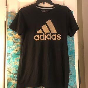 Adorable/comfy barely worn adidas tee!